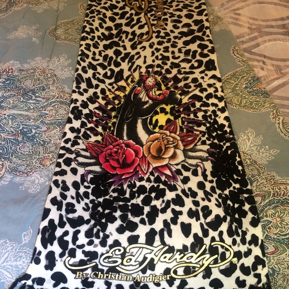 Ed Hardy Scarf - Picture 6 of 10